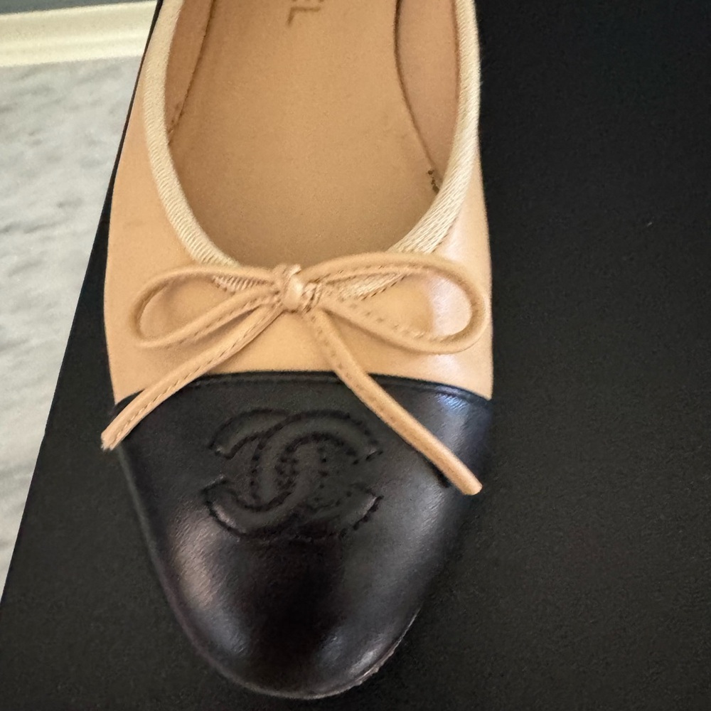 Chanel ballet flats Lambskin
Beige & Black 38.5 - Picture 8 of 15